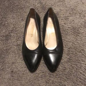 Vintage CHANEL low black leather pumps 36